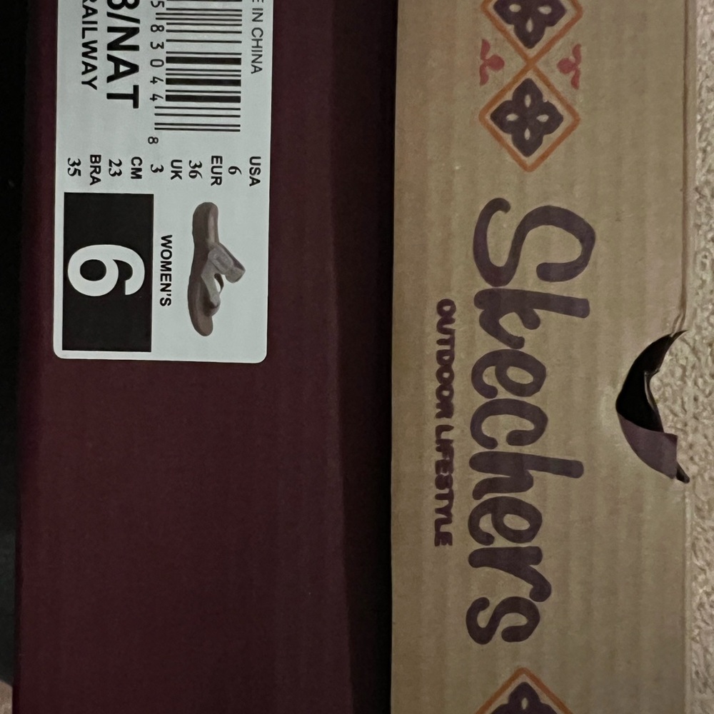 Skechers Cream Sandals with Textured Straps and Thick Sole - Picture 4 of 4